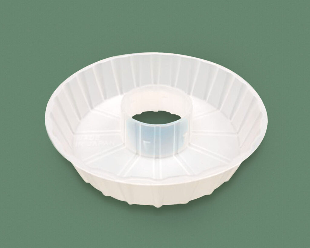 ケーブル収納ケース単体の画像。真ん中に穴が開いており、ドーナツ形にまとめたケーブルを収納できる