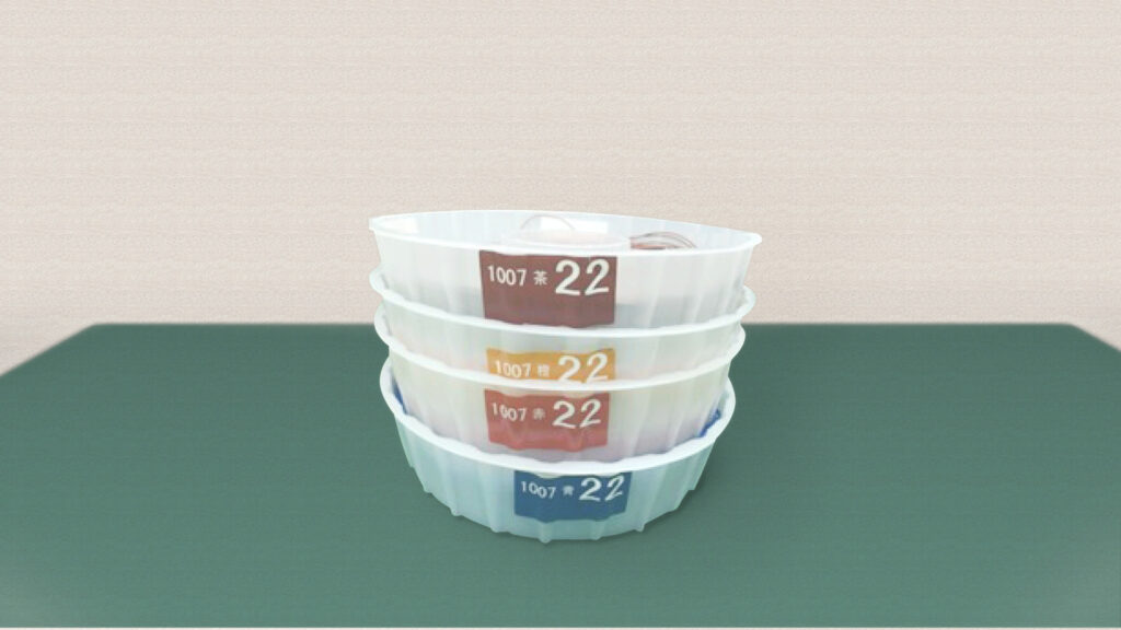 ケーブル収納ケースにケーブルを入れ、上にケースを重ねている画像