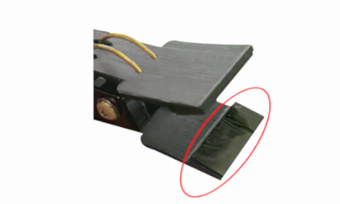 摩耗した挟みクリップ先端部のラバーの様子